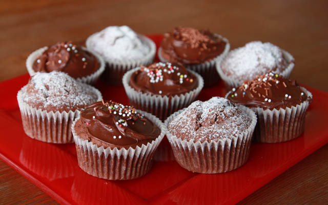 Super Easy Chocolate Cupcakes